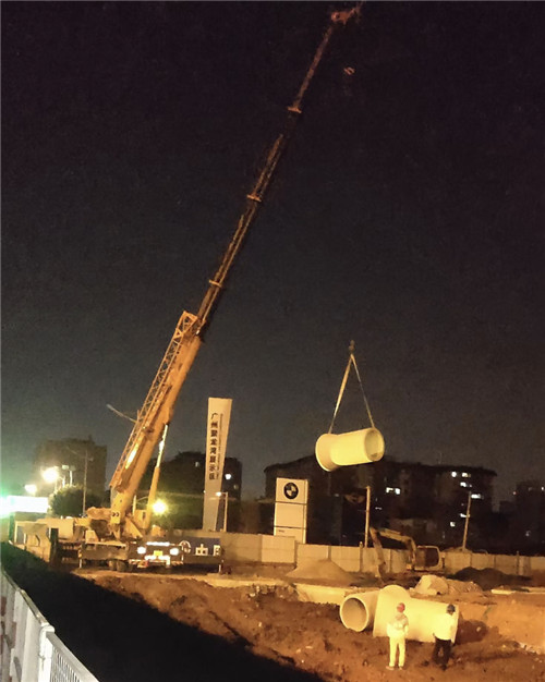 微山县“弯臂矫正”—— 吊车的 “形变补偿” 技术