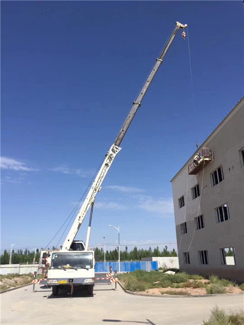 微山县“轻装强干”—— 吊车的 “轻量化臂架” 技术