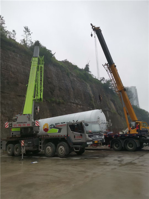 微山县“不怕风雨冻”—— 吊车的 “恶劣环境适应” 技术